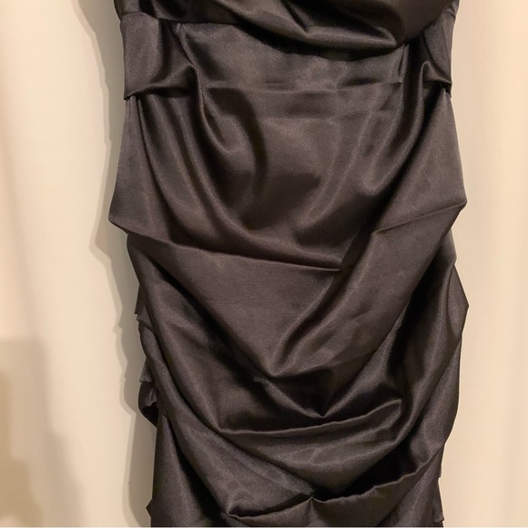 Rouched satin cocktail party dress from Le Chateau. Very flattering. - Picture 5 of 14